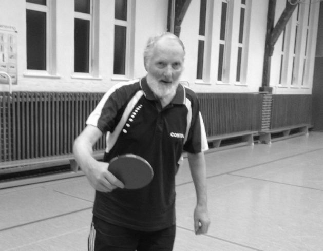 Ernst Sievers bei einem seiner Spiele an der Tischtennisplatte. Foto: MTV Ashausen Ernst Sievers bei einem seiner Spiele an der Tischtennisplatte. Foto: MTV Ashausen