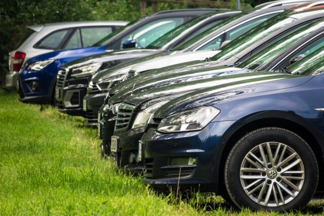 Autos auf dem Parkplatz. Foto: Symbolbild