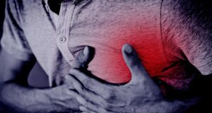 Herzschmerz in der Brust. Foto: Symbolbild