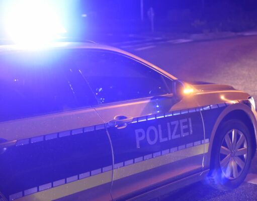 Auto beschlagnahmt: Mann erneut ohne Führerschein erwischt Polizeiauto (Symbolbild) Foto: Hamann
