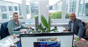 Die Macher hinter buchholz-aktuell.de: Geschäftsführender Gesellschafter Dennis Hamann (links) und Gesellschafter Johannes "Jojo" Tapken. Foto: JOTO