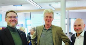 Eine positive Bilanz für die Veranstaltung zur Berufsorientierung ziehen (von links) Erster Kreisrat Josef Nießen, ständiger Vertreter des BBS-Leiters Jan-Hinnerk Meinen und BBS-Abteilungsleiter Frank Schütte. Foto: Landkreis Harburg