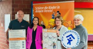 Zusammenarbeit im Einsatz gegen sexualisierte Gewalt.KSB-Vorsitzender Uwe Bahnweg (v. li.), Kreisrätin Ana Cristina Bröcking, Jugendamtsleiterin Katrin Richter-Fuss und Dr. Anne Buhr, Vorsitzende des Kinderschutzbundes Harburg-Land. Foto: Landkreis Harburg