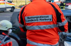 Vorfahrt missachtet: Zwei Verletzte bei Unfall in Stelle Der Rettungsdienst im Landkreis Harburg im Einsatz. Symbolbild: JOTO