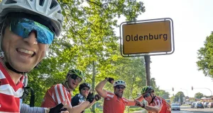 165 Kilometer für den guten Zweck: Norman Merten, Michael Bleiziffer, David Harmeling, Jan Wiesch, David Sann unterwegs mit dem Fahrrad. Foto: Merten
