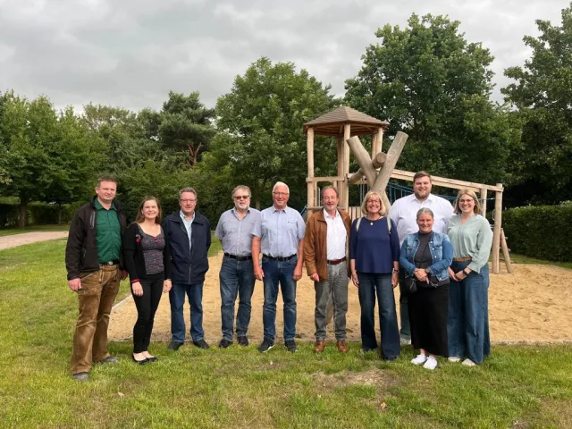 In einer Feierstunde wurde der neue Dorfplatz in Fliegenberg eröffnet. Foto: Gerdt