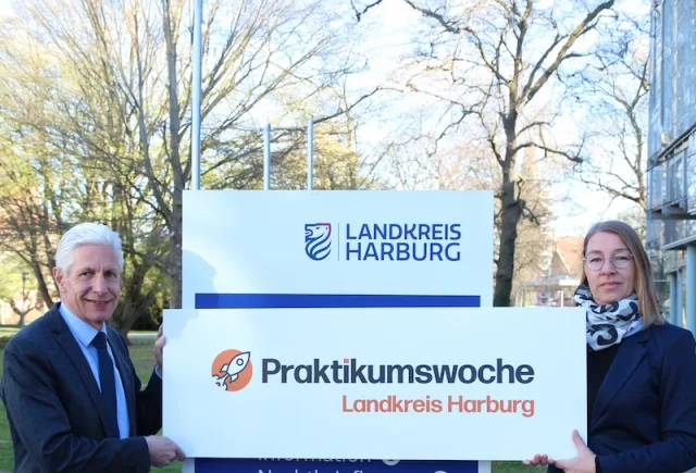 Bildungsmanagerin Andrea Paschke und Landrat Rainer Rempe rufen zur Teilnahme an der Praktikumswoche auf. Foto: Landkreis Harburg
