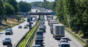 Nichts geht mehr: Stau auf der Autobahn. Symbolfoto: JOTO