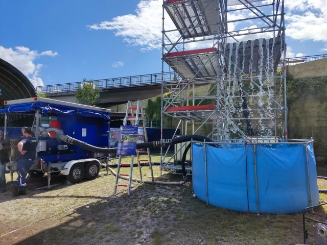 Ein Wasserfall sorgte bei Technik-Fans für Begeisterung. Foto: Grösch