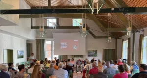 Gut besuchte Podiumsdiskussion zur Mobilität in Hanstedt. Foto: Frithjof Brandt