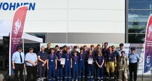 Die Siegergruppen der JF Fliegenberg-Rosenweide mit Kreisbrandmeister Jörn Petersen (links), stellv. Landrätin Christa Beyer (2.v.r.) und Kreisjugendwart Eike Rothe (3.v.r.). Foto: Wille