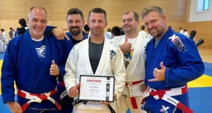 Steve Roßberg erhält zwei Auszeichnungen vom Deutschen Ju-Jutsu Verband. Foto: Steve Roßberg