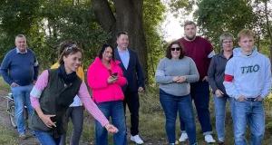 Mit Kugel und Kaffee: Die CDU Stelle verbindet Politik und Bewegung beim gemeinsamen Boßeln. Foto: Archiv/Stuhr