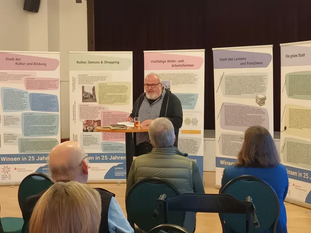 Prof. Dr. Rolf Wiese erläutert seine Vision für die Zukunft Stelles. Foto: ein