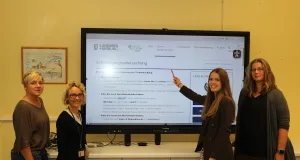 Damit jedes Kind gut startet: Über den neuen Online-Service zur Schuleingangsuntersuchung freuen sich (von links): Alexandra Hartmann, Dörthe Erdmann (beide Gesundheitsamt Landkreis Harburg) und Larissa Carlsen sowie Kirsten Frank (bei ITK Harburg). Foto: Landkreis Harburg