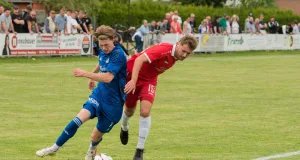 Viele Komponenten im Spiel stimmen, leider bisher nie das Ergebnis. SPA´s Joker Felix Peschke hier im Duell mit Celles Torschützen Michael Trautmann. Foto: Ingo Howe