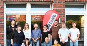 Jamel Amdouni Melki (stehend, von links), Anne Waterkamp, Annika Hefermann, Stephan Ebel, Jenny Lohmann, Daniel Sabotta, Alexander Jüschke und Ben Dominick. Sitzend: Claudia Kretschmer, Steffen Wetzel und Cäcilia Uecker. Es fehlt Elisabeth Draht. Foto: Jens Westermann