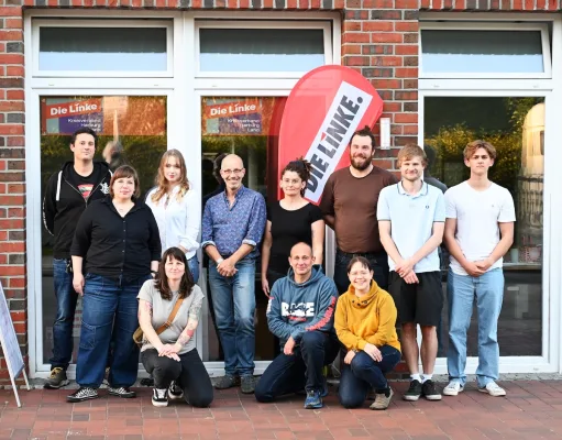 Jamel Amdouni Melki (stehend, von links), Anne Waterkamp, Annika Hefermann, Stephan Ebel, Jenny Lohmann, Daniel Sabotta, Alexander Jüschke und Ben Dominick. Sitzend: Claudia Kretschmer, Steffen Wetzel und Cäcilia Uecker. Es fehlt Elisabeth Draht. Foto: Jens Westermann