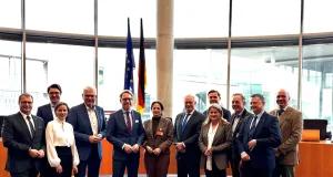 Dr. Cornell Babendererde setzt sich für den Schutz der Weidetierhaltung im Landkreis Harburg ein. Foto: Büro Henrichmann MdB