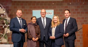 Die CDU Nordostniedersachsen bekräftigt auf ihrem Bezirksparteitag das Bekenntnis zum Alpha-E-Projekt für den Ausbau der Bestandsstrecke. Von links: Dr. Merlin Franke, Dr. Cornell Babendererde MdB, Dr. Marco Mohrmann MdL, Vivian Tauschwitz MdB, André Bock MdL. Foto: Niklas Hintze