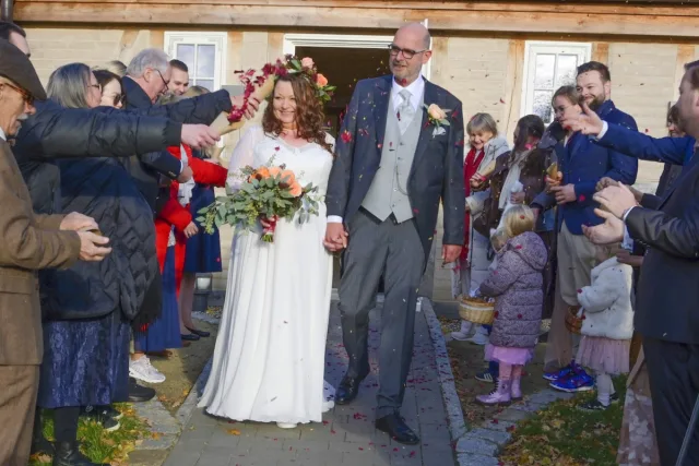 Hochzeit_2 Johannes "Jojo" Tapken heiratet seine Jenny in Großenbrode. Foto: Kreller