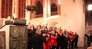Das festliche Konzert stimmt auf die Adventszeit ein. Foto: Bernard Wegner
