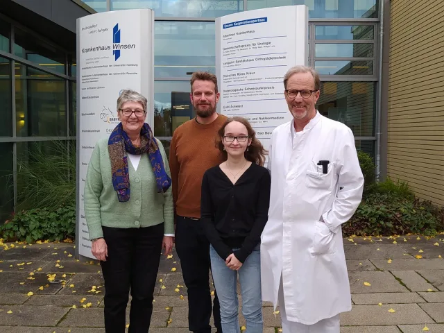 Freuen sich über die neue Kooperation. Von links: Giesela Wiese (GiRoWi-Stiftung), Tammo Hinrichs, Sophia Meyn (Museum im Marstall), Dr. Johannes Klemm (Gesellschaft der Freunde und Förderer des Krankenhauses Winsen) Foto: Marstall