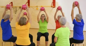 Fit auf dem Hocker. Foto: Symbolbild/Grösch