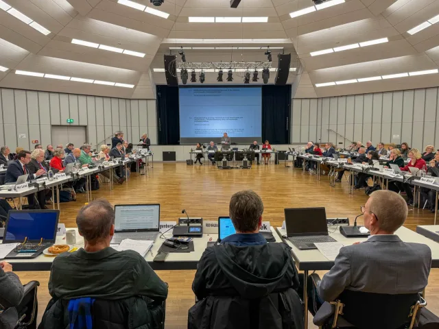 Der Kreistag des Landkreises Harburg beschloss eine Erhöhung der Kreisumlage um fünf Prozentpunkte. Foto: JOTO