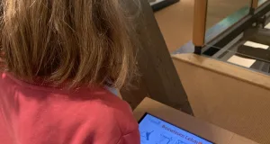 Kinder bei der Digitalen Kinderbauhütte. Foto: Museum im Marstall