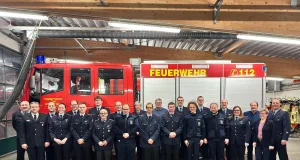 Beförderungen bei der Feuerwehr Ashausen (von links): Henning Schmedecke-Vick, Jan Elvers, Christian Büsselmann, Sophie Sander, Lennart Albrecht, Merten Stobinski, Olaf Sander, Uwe John, Ralf Eckhoff, Tim Kaiser, Nina Büsselmann, Tobias Klatt, Volkmar Persiel, Leon Halfmann, Lukas Hagel, Claas Cammann, Julian Oppermann, Julian Köhlmoos, Niels Mersmann, Vanessa Bühring, Robert Isernhagen, Tanja Heuckroth, Dennis Flügge. Foto: Beecken