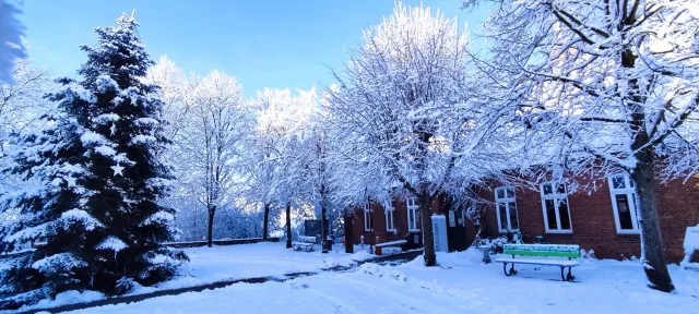 Stelle_Schnee_1 Der Rathausplatz vor der Steller Bibliothek. Foto: Grösch