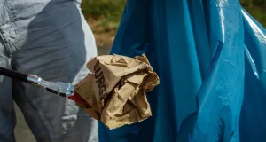 Müll sammeln. Foto: Symbolbild