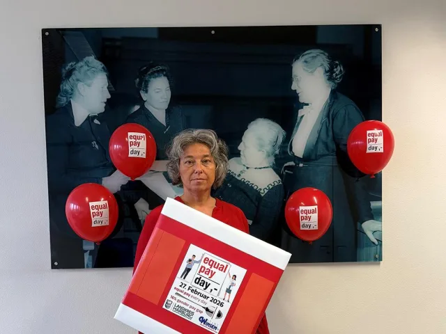 Zum Equal Pay Day betont Gleichstellungsbeauftragte Andrea Schrag, dass schon die Mütter des Grundgesetzes für gleichen Lohn für gleiche Arbeit kämpften. Foto: Landkreis Harburg Zum Equal Pay Day betont Gleichstellungsbeauftragte Andrea Schrag, dass schon die Mütter des Grundgesetzes für gleichen Lohn für gleiche Arbeit kämpften. Foto: Landkreis Harburg