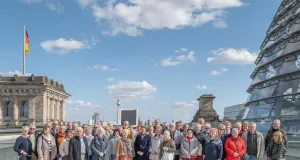 44 Bürgerinnen und Bürger aus dem Landkreis Harburg besuchten auf Einladung von Dr. Cornell Babendererde den Deutschen Bundestag in Berlin. Foto: Bundesregierung/StadtLandMensch-Fotografie