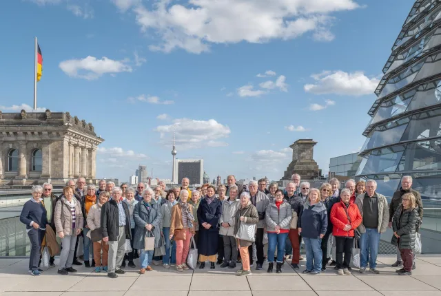 44 Bürgerinnen und Bürger aus dem Landkreis Harburg besuchten auf Einladung von Dr. Cornell Babendererde den Deutschen Bundestag in Berlin. Foto: Bundesregierung/StadtLandMensch-Fotografie