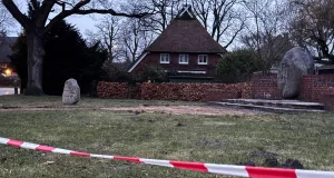 Die Arbeiten für die Umgestaltung des Mahnmals in Ashausen sind gestartet. Foto: Hamann