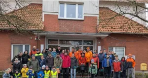 Zahlreiche Helferinnen und Helfer beteiligten sich an der Müllsammelaktion in Stelle. Foto: Gemeinde Stelle