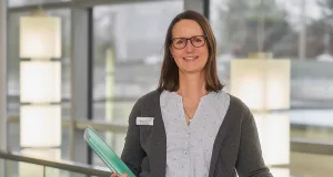 Stefanie Dördrechter ist die zweite Onkolotsin in Niedersachsen und unterstützt Krebspatienten am Krankenhaus Winsen. Foto: Krankenhäuser Buchholz-Winsen
