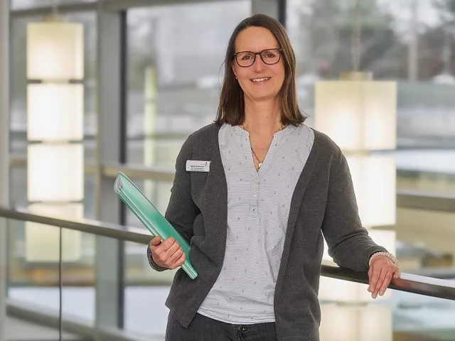 Stefanie Dördrechter ist die zweite Onkolotsin in Niedersachsen und unterstützt Krebspatienten am Krankenhaus Winsen. Foto: Krankenhäuser Buchholz-Winsen