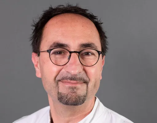 Dr. Amir Iptchiler leitet das Endoprothetikzentrum im Krankenhaus Winsen. Foto: Krankenhäuser Buchholz-Winsen