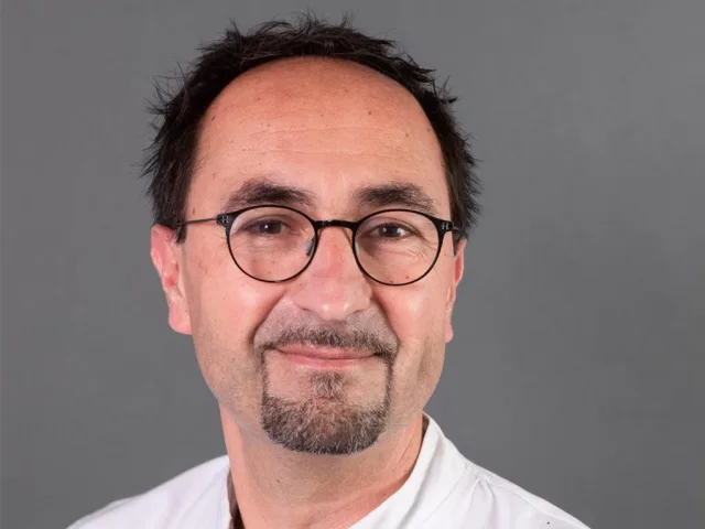 Dr. Amir Iptchiler leitet das Endoprothetikzentrum im Krankenhaus Winsen. Foto: Krankenhäuser Buchholz-Winsen