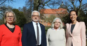 Der neugewählte Vorstand des Kreisseniorenbeirats (von links): Hannelore Buls, Roger Grewe und Kristina Schneider mit Kreisrätin Ana Cristina Bröcking. Foto: Landkreis Harburg
