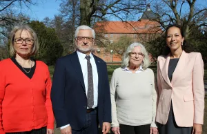 Der neugewählte Vorstand des Kreisseniorenbeirats (von links): Hannelore Buls, Roger Grewe und Kristina Schneider mit Kreisrätin Ana Cristina Bröcking. Foto: Landkreis Harburg