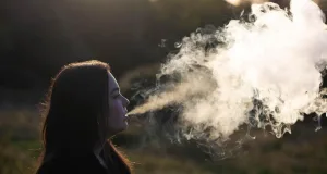 Mit der Aktion #Unvaped will der Landkreis Harburg Kinder und Jugendliche vom Vapen abhalten. Foto: Symbolbild