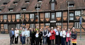 Gewinner und Gewinnerinnen des Kultursommerpreises 2026 Neue Wege im Landkreis Harburg. Foto: FLMK