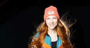 Nora Sänger, bekannt als Musikerin im Landkreis Harburg, hat ihren ersten Roman geschrieben und präsentiert ihn am 24. April in Maschen. Foto: ein