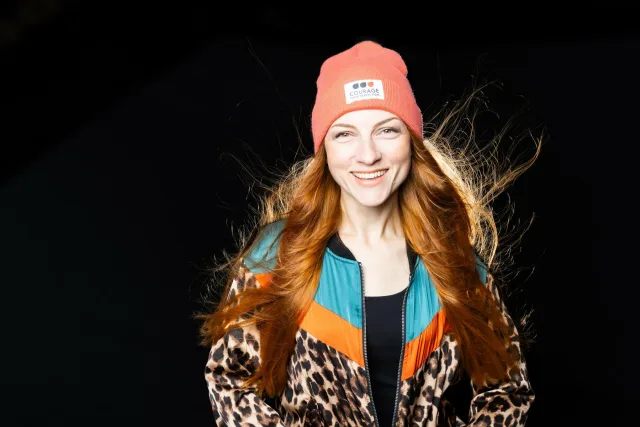 Nora Sänger, bekannt als Musikerin im Landkreis Harburg, hat ihren ersten Roman geschrieben und präsentiert ihn am 24. April in Maschen. Foto: ein