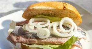 Matjes im Brötchen. Foto: Symbolbild