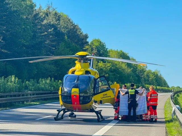Ein Rettungshubschrauber brachte den 58-jährigen Motorradfahrer nach dem Unfall auf der A39 in ein Krankenhaus. Foto: Hamann